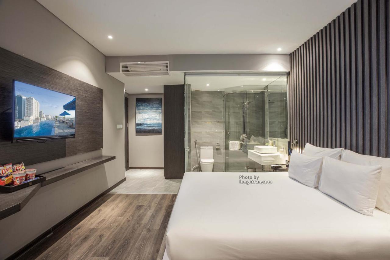Corner Suite with City View